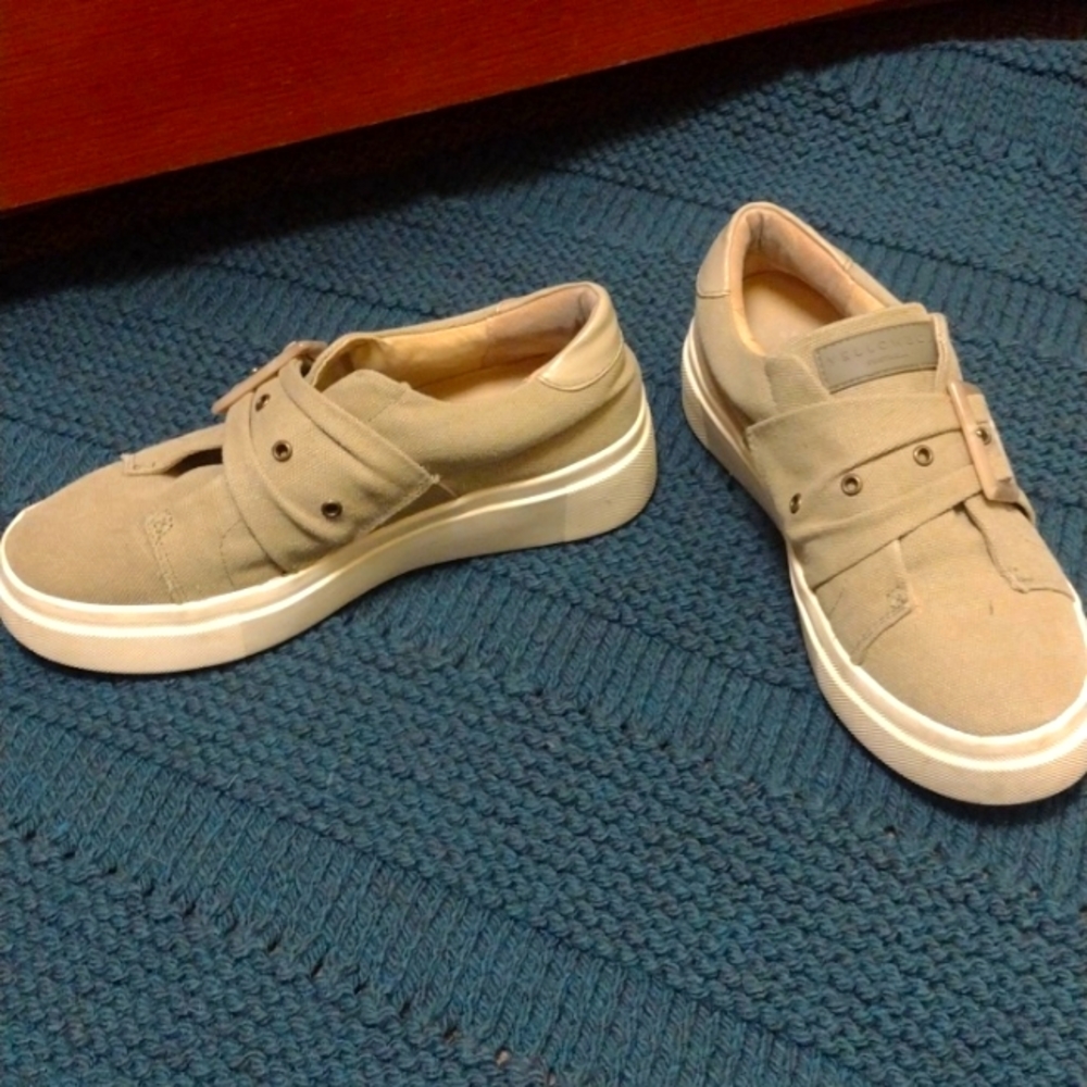 Sage green, Yellow box foot wear, size 9